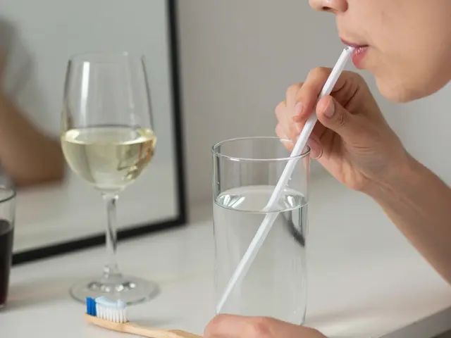 Co nedělat po zubní hygieně? Praktické rady pro péči o keramické fazety